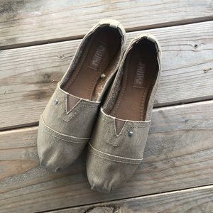 MadLove Flats